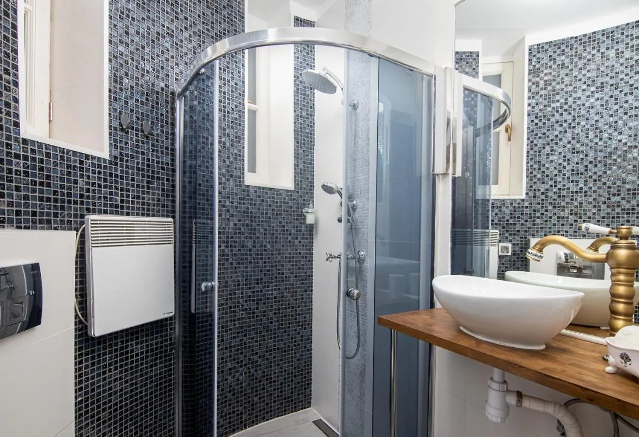 Cozy Studio On Wielopole Street. Krakow Apartment
